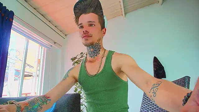 Snapshot of Gold_Loyal77 chatting on 09-16-25, 04:19 Gold Loyal77 online show from 09-16-25, 04:19