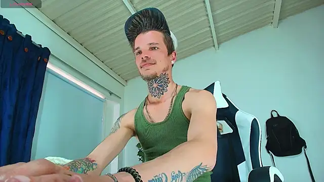 Snapshot of Gold_Loyal77 chatting on 10-09-25, 04:18 Gold Loyal77 online show from 10-09-25, 04:18