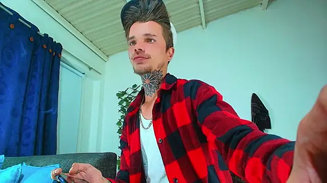 Snapshot of Gold_Loyal77 chatting on 09-18-25, 04:59 Gold Loyal77 online show from 09-18-25, 04:59