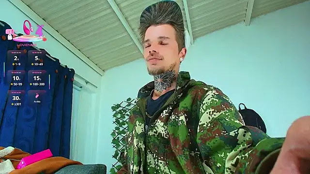 Snapshot of Gold_Loyal77 chatting on 09-25-25, 08:31 Gold Loyal77 online show from 09-25-25, 08:31