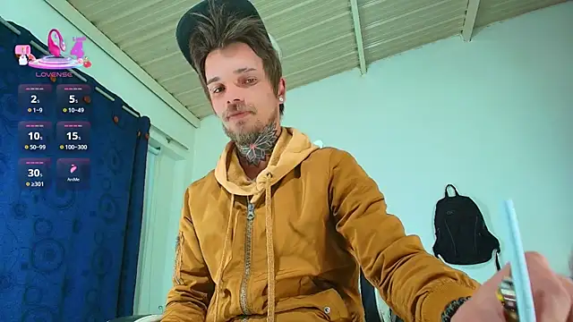 Snapshot of Gold_Loyal77 chatting on 12-19-25, 08:17 Gold Loyal77 online show from 12-19-25, 08:17