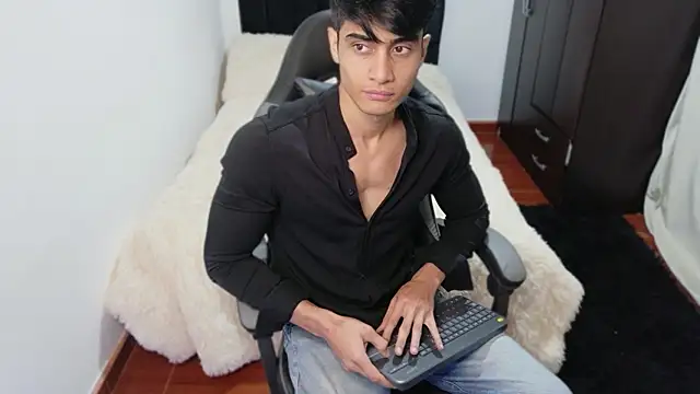 Snapshot of stylish_men chatting on 10-21-25, 01:32 stylish men online show from 10-21-25, 01:32