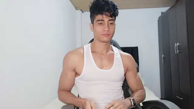 Snapshot of stylish_men chatting on 10-17-25, 01:24 stylish men online show from 10-17-25, 01:24