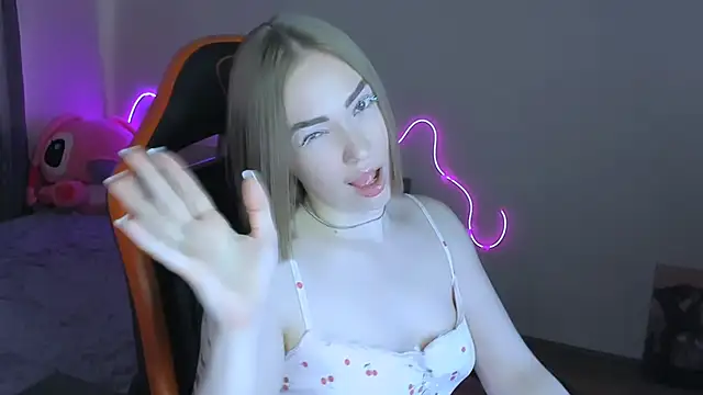 Snapshot of LaraKrein_lk chatting on 03-14-26, 12:11 LaraKrein lk online show from 03-14-26, 12:11