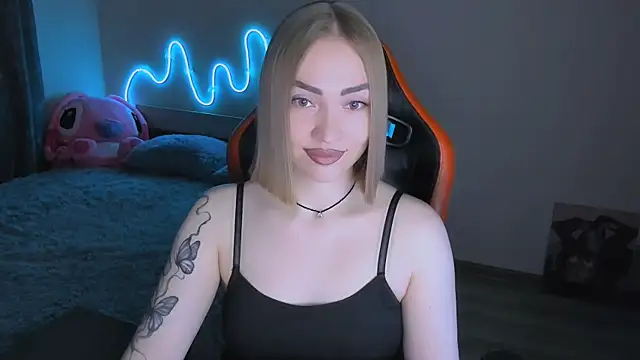 Snapshot of LaraKrein_lk chatting on 04-06-26, 03:35 LaraKrein lk online show from 04-06-26, 03:35