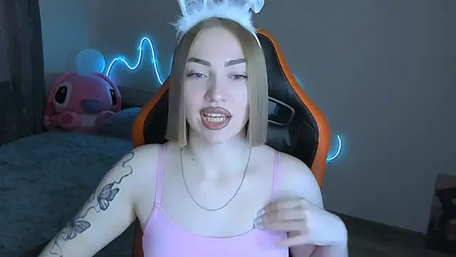 Snapshot of LaraKrein_lk chatting on 03-09-26, 01:36 LaraKrein lk online show from 03-09-26, 01:36