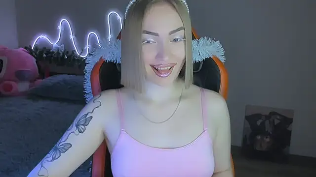 LaraKrein lk online show from 12-19-25, 03:36