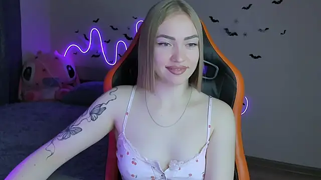 LaraKrein lk online show from 10-26-25, 01:11