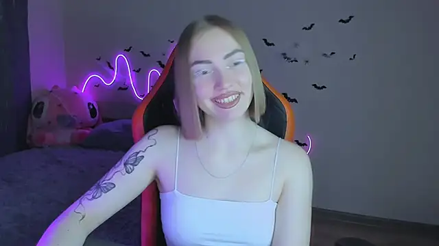 LaraKrein lk online show from 10-28-25, 06:51