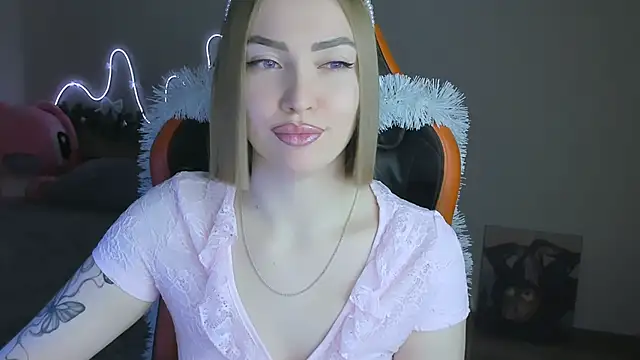 LaraKrein lk online show from 12-20-25, 01:58