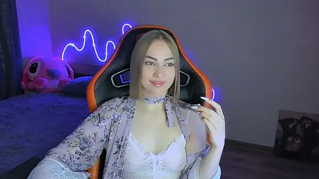 Snapshot of LaraKrein_lk chatting on 04-11-26, 04:32 LaraKrein lk online show from 04-11-26, 04:32