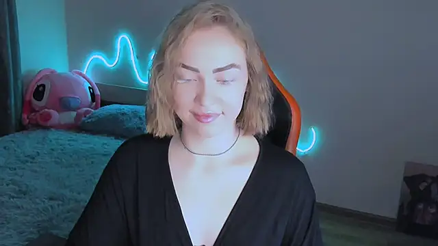 Snapshot of LaraKrein_lk chatting on 03-15-26, 02:46 LaraKrein lk online show from 03-15-26, 02:46