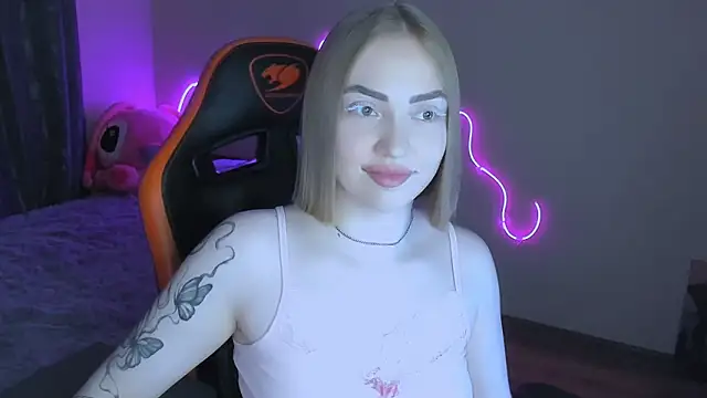 Snapshot of LaraKrein_lk chatting on 03-26-26, 04:38 LaraKrein lk online show from 03-26-26, 04:38