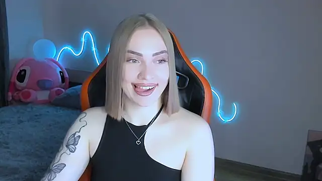 Snapshot of LaraKrein_lk chatting on 02-23-26, 01:23 LaraKrein lk online show from 02-23-26, 01:23