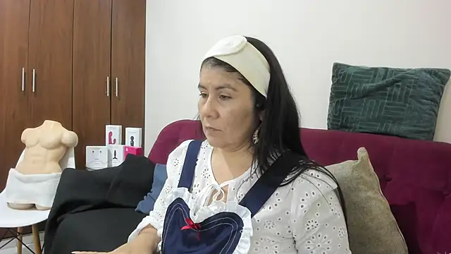 kiraGeiner online show from 12-01-25, 01:06