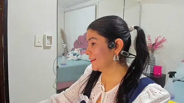 kiraGeiner online show from 03-23-26, 09:36