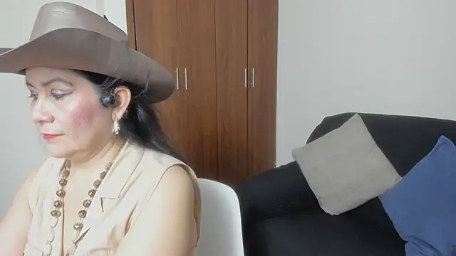 kiraGeiner online show from 05-08-26, 01:09