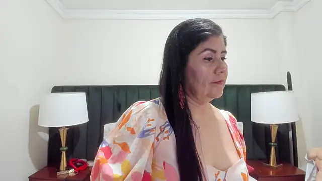 kiraGeiner online show from 10-16-25, 09:50