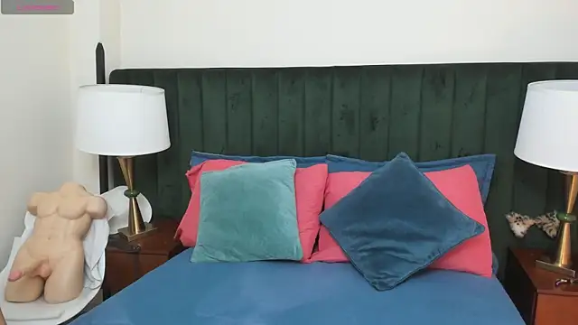 kiraGeiner online show from 09-25-25, 03:56