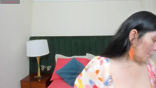 kiraGeiner online show from 10-28-25, 09:30