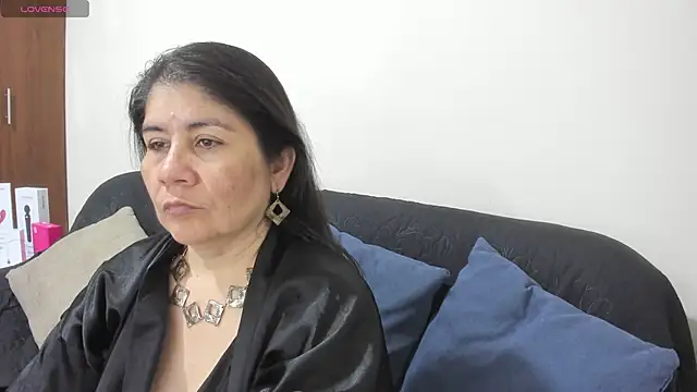 kiraGeiner online show from 11-23-25, 01:15