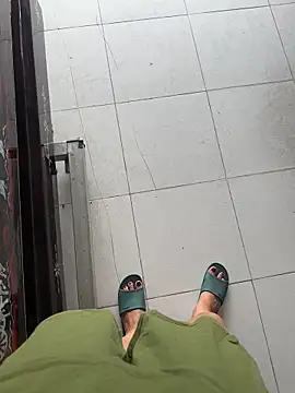 sharon-Hanna online show from 10-29-25, 03:38