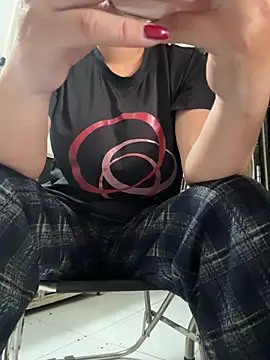 Snapshot of sharon-Hanna chatting on 01-18-26, 01:20 sharon-Hanna online show from 01-18-26, 01:20