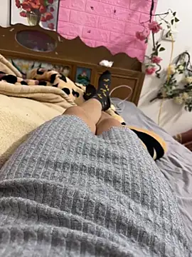 Snapshot of sharon-Hanna chatting on 02-08-26, 04:32 sharon-Hanna online show from 02-08-26, 04:32