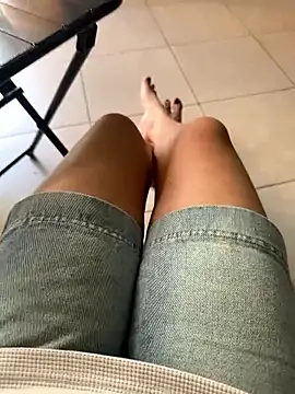 sharon-Hanna online show from 12-18-25, 01:11