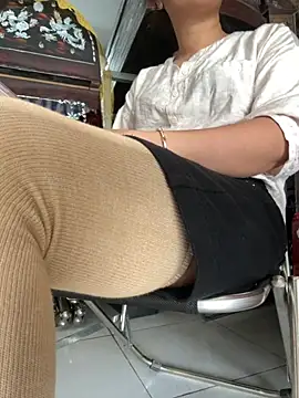 sharon-Hanna online show from 10-13-25, 03:08