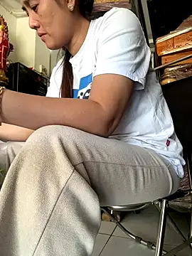 sharon-Hanna online show from 11-15-25, 02:04