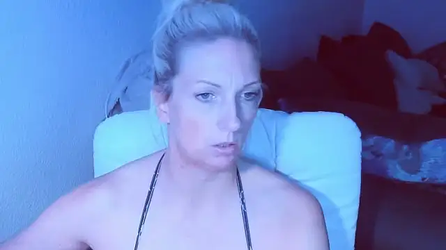Snapshot of SexyJulia21 chatting on 06-08-26, 07:20 SexyJulia21 online show from 06-08-26, 07:20