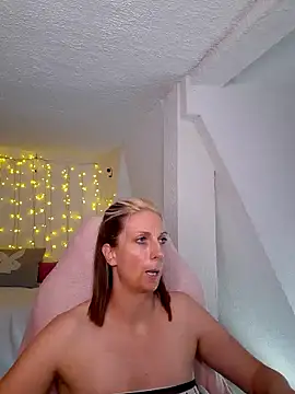 Snapshot of SexyJulia21 chatting on 02-03-25, 11:53 SexyJulia21 online show from 02-03-25, 11:53