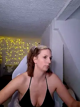 Snapshot of SexyJulia21 chatting on 02-27-25, 11:50 SexyJulia21 online show from 02-27-25, 11:50