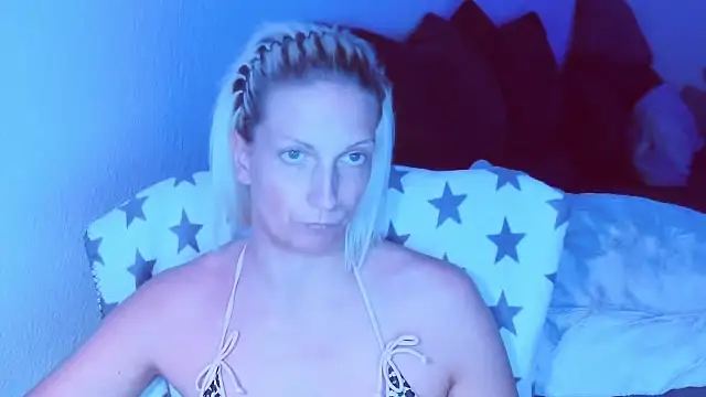 Snapshot of SexyJulia21 chatting on 06-29-26, 12:05 SexyJulia21 online show from 06-29-26, 12:05