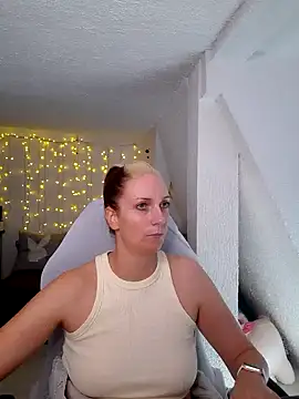 Snapshot of SexyJulia21 chatting on 03-07-25, 09:40 SexyJulia21 online show from 03-07-25, 09:40