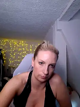 Snapshot of SexyJulia21 chatting on 02-25-25, 12:16 SexyJulia21 online show from 02-25-25, 12:16