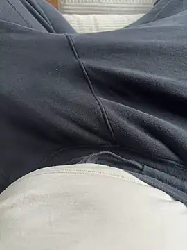 Snapshot of Tri3rer chatting on 02-16-26, 08:13 Tri3rer online show from 02-16-26, 08:13