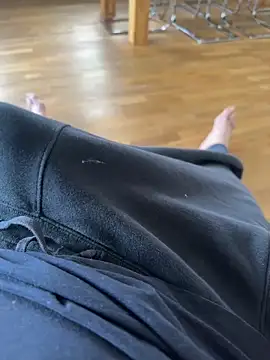 Snapshot of Tri3rer chatting on 03-15-26, 08:32 Tri3rer online show from 03-15-26, 08:32