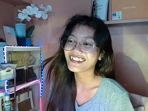 skinny gracie online show from 10-19-25, 03:37