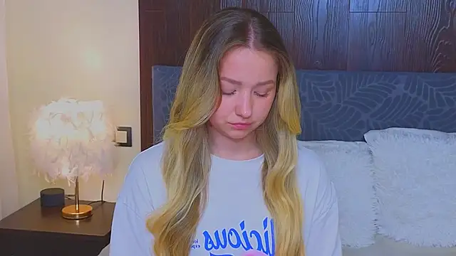 Snapshot of LeeAmy chatting on 09-28-25, 08:49 LeeAmy online show from 09-28-25, 08:49