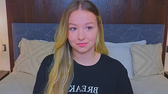 Snapshot of LeeAmy chatting on 10-02-25, 02:53 LeeAmy online show from 10-02-25, 02:53