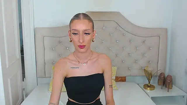 Snapshot of NatalieSensual chatting on 06-18-26, 11:04 NatalieSensual online show from 06-18-26, 11:04