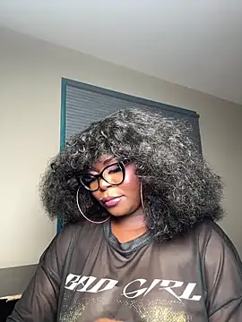 WomanNextdoor1 online show from 05-21-26, 10:45