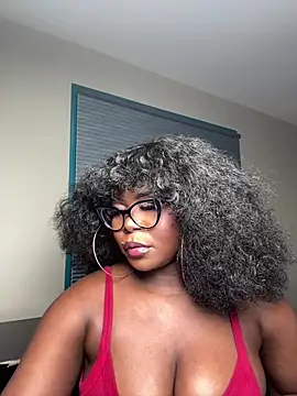 WomanNextdoor1 online show from 05-26-26, 06:55