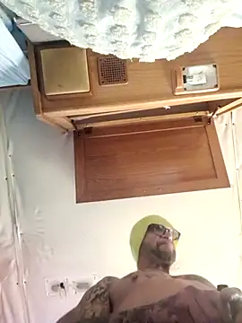 ShawnandDani7074 online show from 04-12-26, 01:14