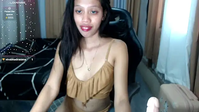 Snapshot of kourtneyluv_ chatting on 10-23-25, 03:49 kourtneyluv online show from 10-23-25, 03:49