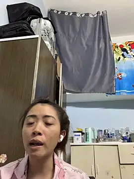 Snapshot of Minee1202 chatting on 03-31-26, 06:04 Minee1202 online show from 03-31-26, 06:04