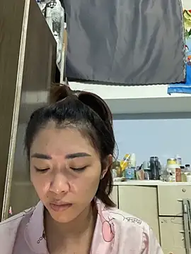 Snapshot of Minee1202 chatting on 06-18-26, 01:15 Minee1202 online show from 06-18-26, 01:15