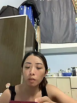 Snapshot of Minee1202 chatting on 07-17-26, 06:32 Minee1202 online show from 07-17-26, 06:32